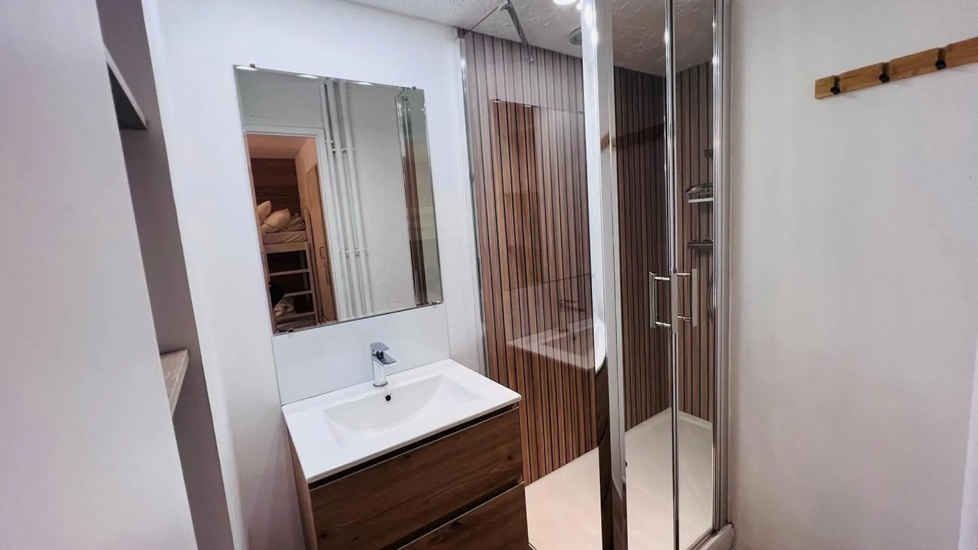 Studio Au Pied Des Pistes Avec Parking, Terrasse Et Casier A Ski - Fr-1-546-54 Les Deux Alpes